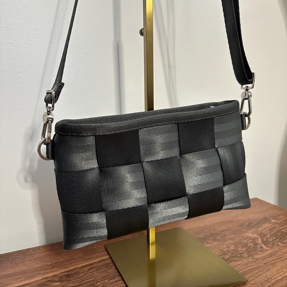 Harvey’s Blue Seatbelt crossbody purse- navy silver made in USA - Picture 12 of 14